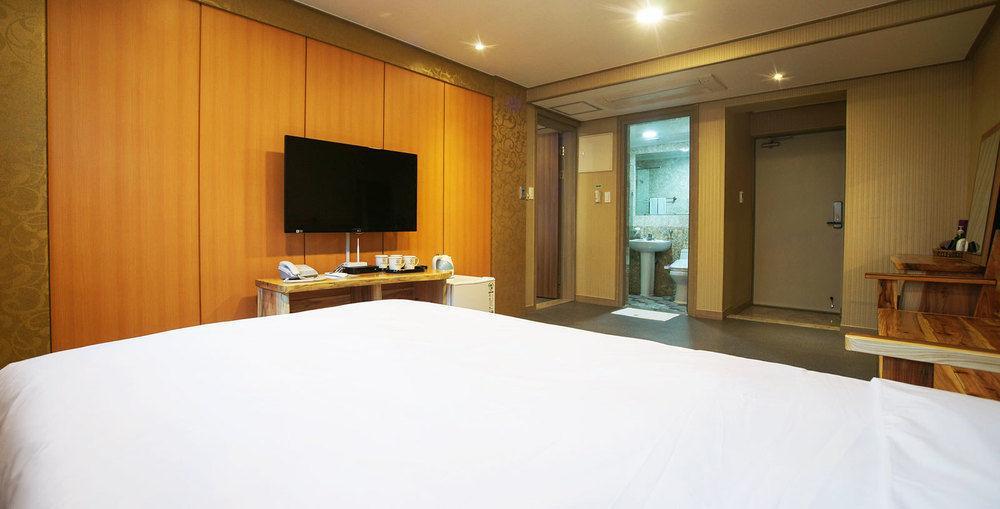 ג'גו J2 Family Hotel מראה חיצוני תמונה